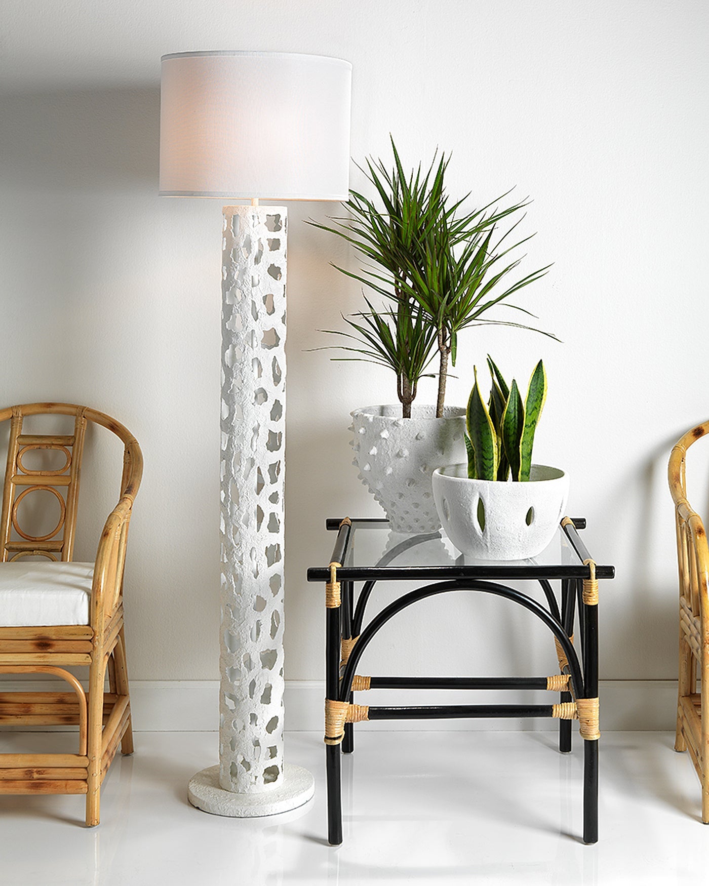 Firenze Floor Lamp in White Metal With White Linen Drum Shade